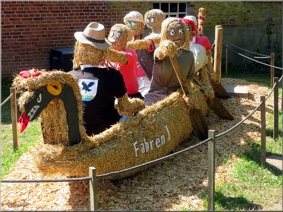 Strohfigur Fahren
